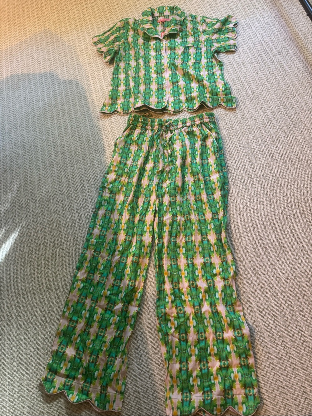 Brooks Women’s Green and White Patterned Two-Piece Pajama Set
